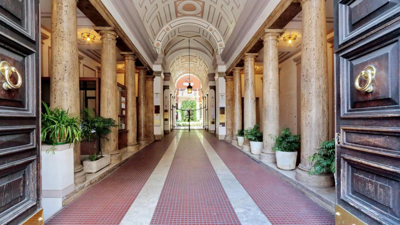 White House In Rome — Photos 1